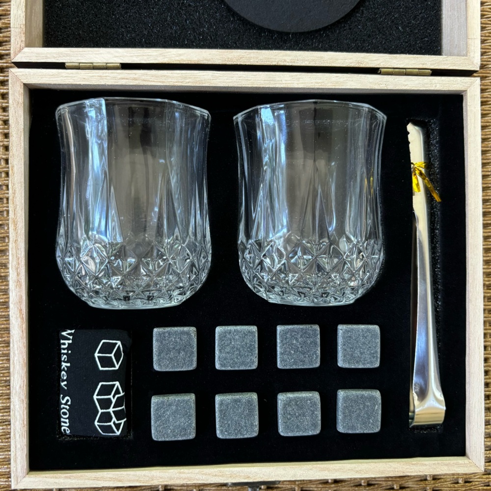 🥃 Whiskey Set with 2 Glasses, 4 Stones, & Tongs 🥃